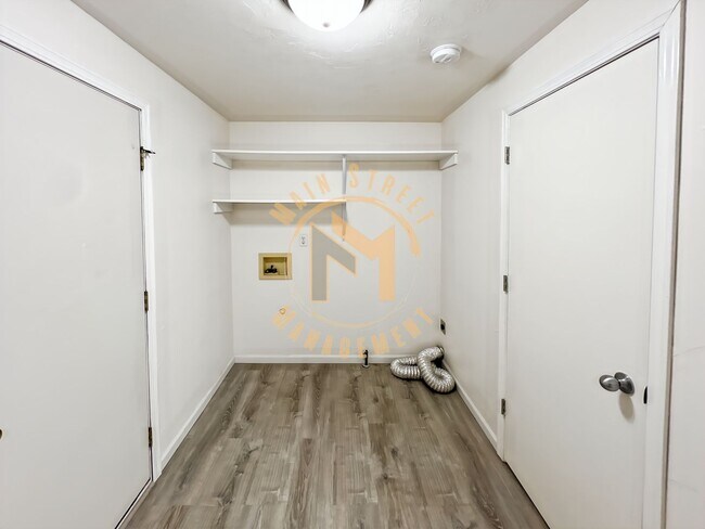 Building Photo - 466 S Good Hope Rd