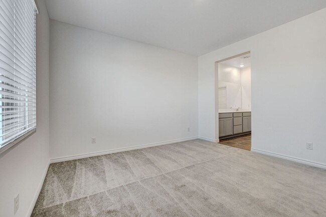 Building Photo - Single Story 3 Bedroom Home in Henderson!