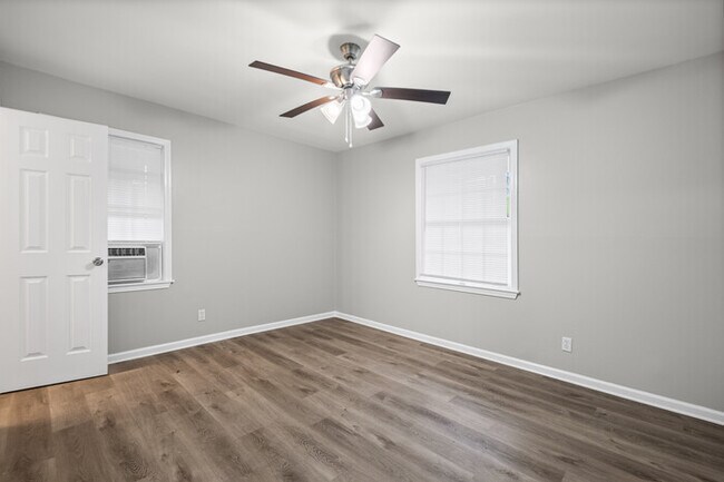 Building Photo - 1381 Laudeen Dr