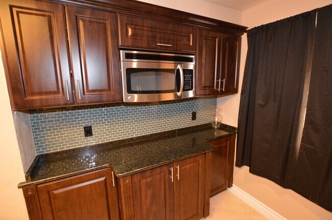 Building Photo - 230 E Flamingo Rd