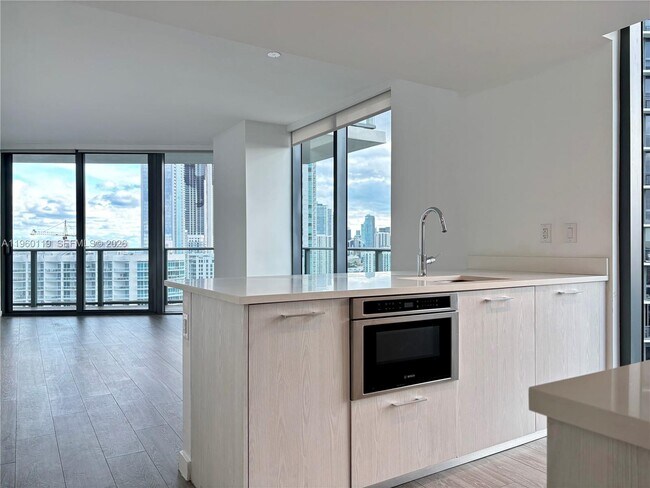 Building Photo - 501 NE 31st St