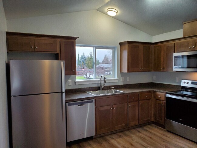 Building Photo - 220 Cheryl Ln