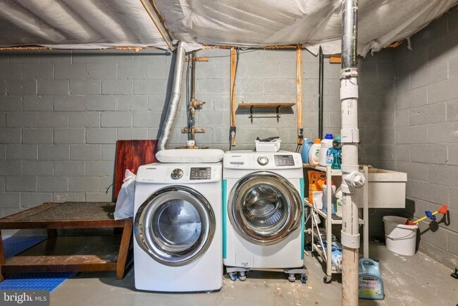 Building Photo - 7849 Briardale Terrace