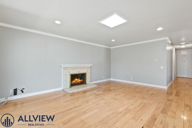 Building Photo - Upgraded 4 Bedroom, 3 Bathroom Home Available