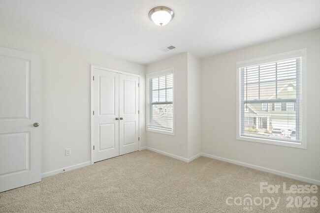 Building Photo - 1024 Arbury Way