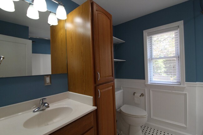 Building Photo - Award winning schools. Stunning home.  Centrally Located. One car garage/fenced in back yard.