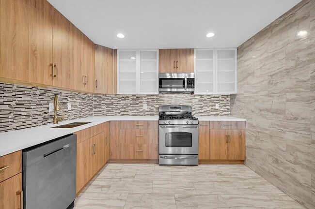 Building Photo - 40 Cottonwood St