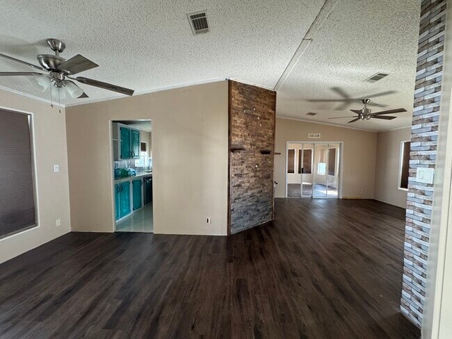 Building Photo - 1584 Valiant Dr