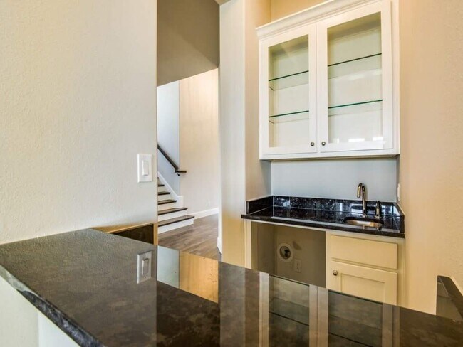 Building Photo - 1107 Sarah St