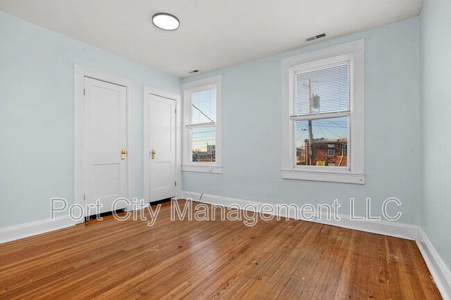 Building Photo - 438 Cornwall St