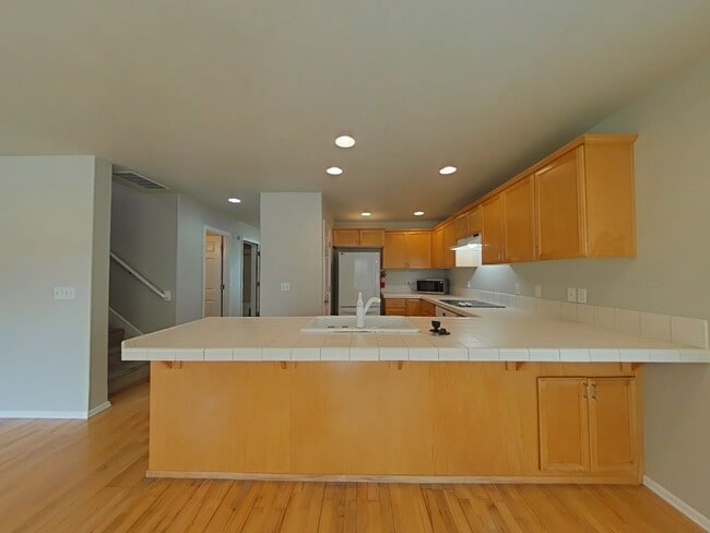 Building Photo - 4 Bedroom House ~ Willamette Landing ~ Cor...