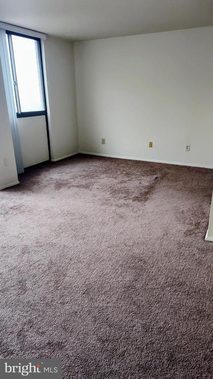 Building Photo - 6100 Westchester Park Dr