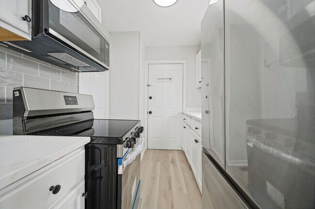 Building Photo - 1512 Rolfe Pl
