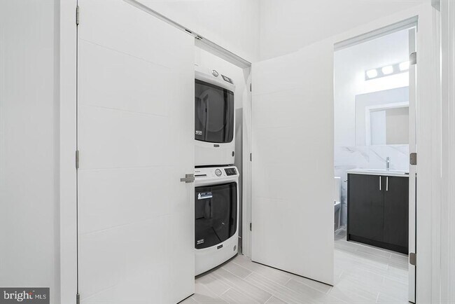 Building Photo - 2417 N 7th St