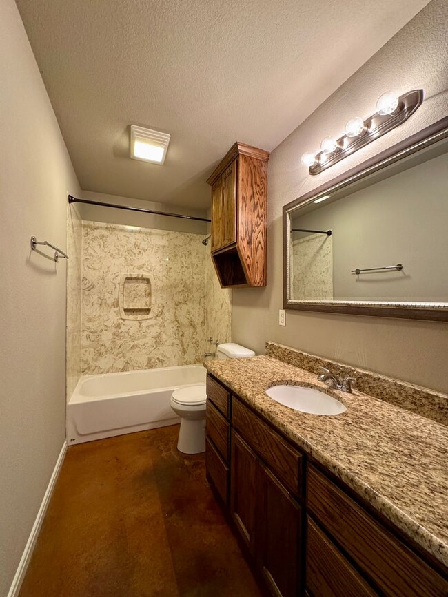 Building Photo - Single Family Home *LEASING SPECIAL AVAILA...