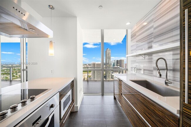 Building Photo - 1100 Biscayne Blvd