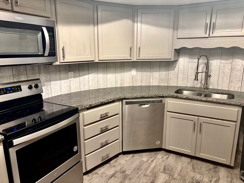 Building Photo - 3767 Kicking Horse Dr