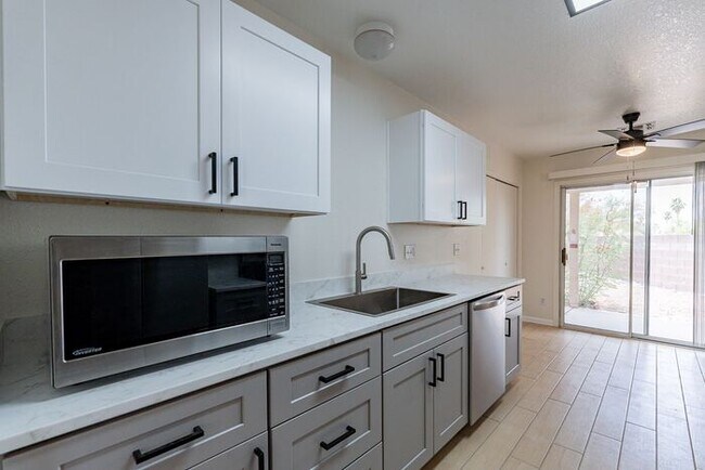 Building Photo - 9746 E Sascha St