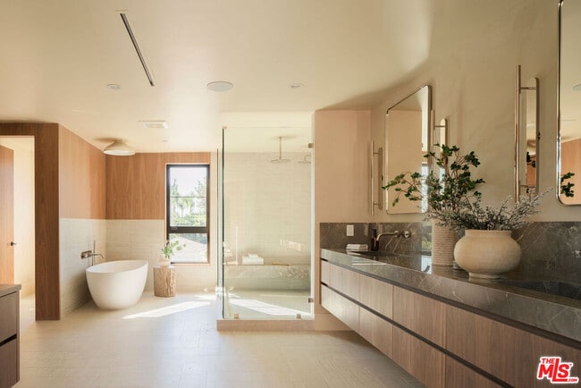 Building Photo - 500 Ocampo Dr