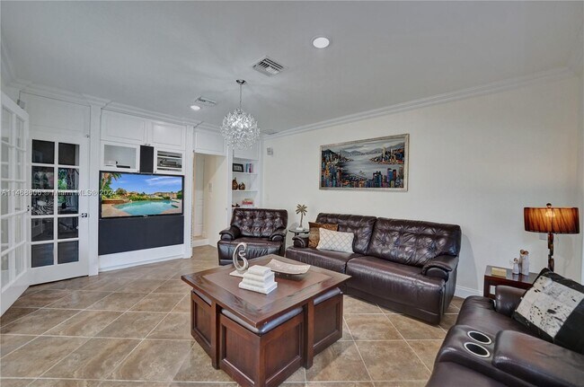 Building Photo - 1247 Seminole Dr