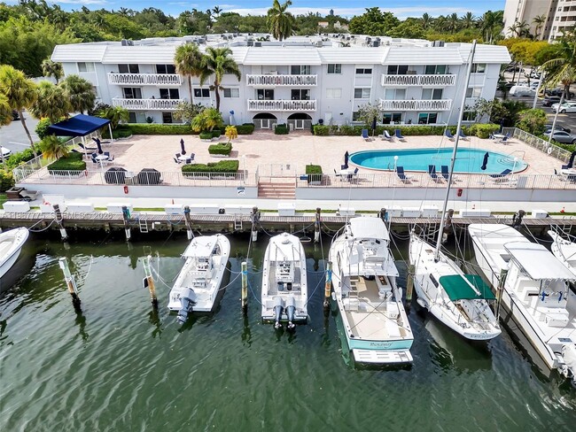 Building Photo - 100 Edgewater Dr