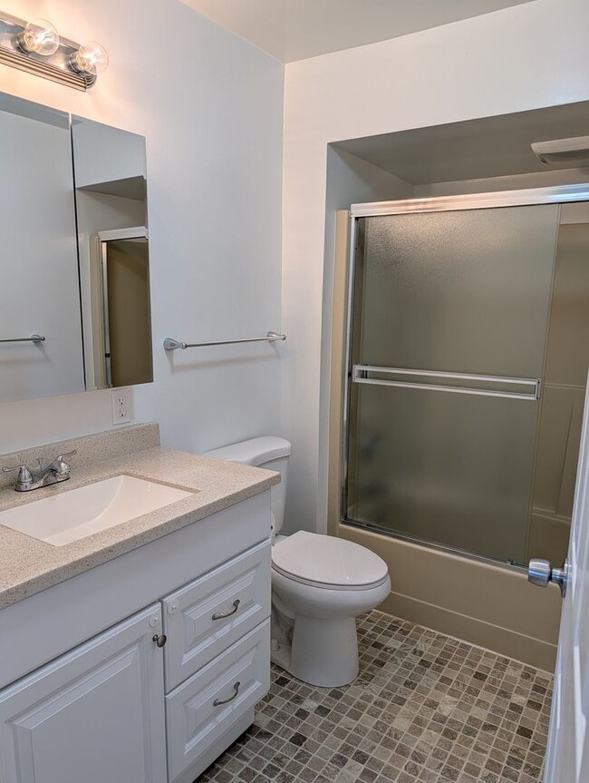 Building Photo - 25029 Minkler Rd