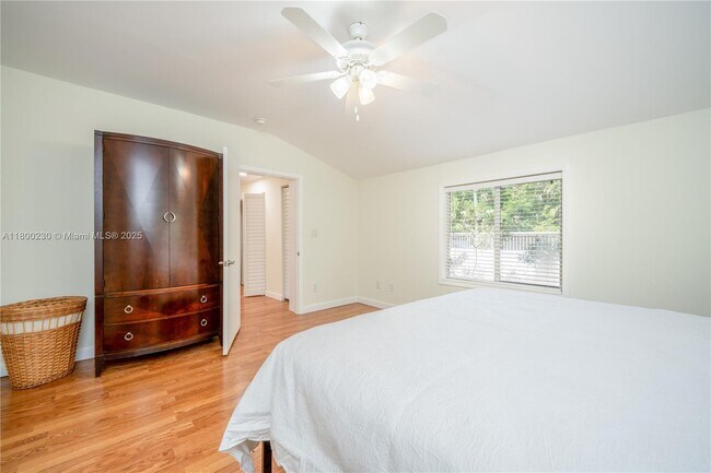 Building Photo - 2855 SW 17th Ave