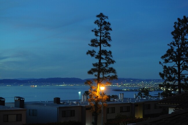 Building Photo - 108 Vía Mesa Grande