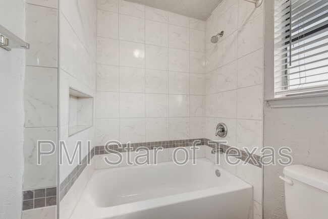 Building Photo - 13214 Fall Manor Dr