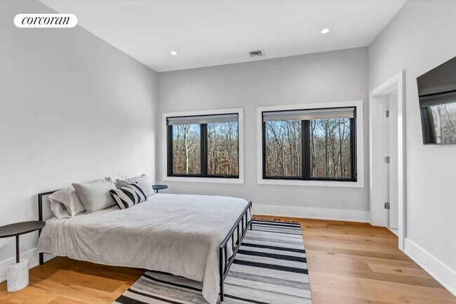 Building Photo - 24 Hedges Ln