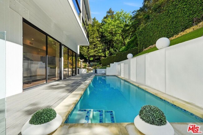 Building Photo - 2350 Benedict Canyon Drive