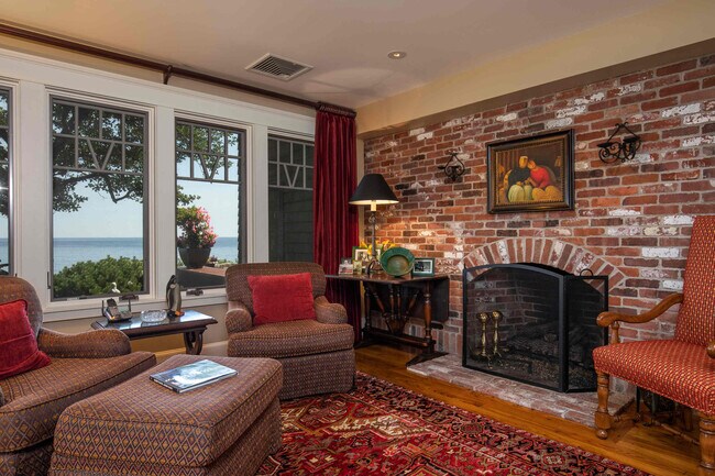 Building Photo - 32 Lock Ln