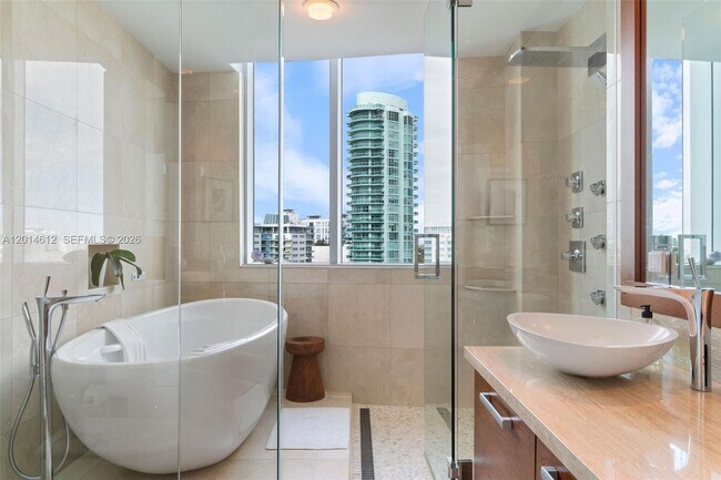 Building Photo - 5959 Collins Ave