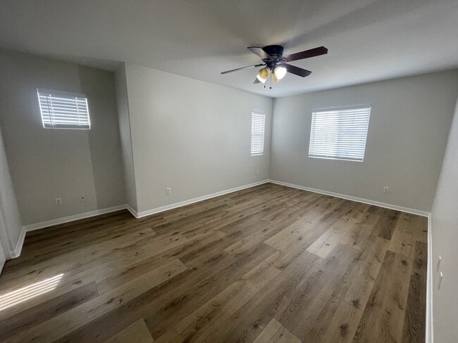 Building Photo - 37280 Parkway Dr