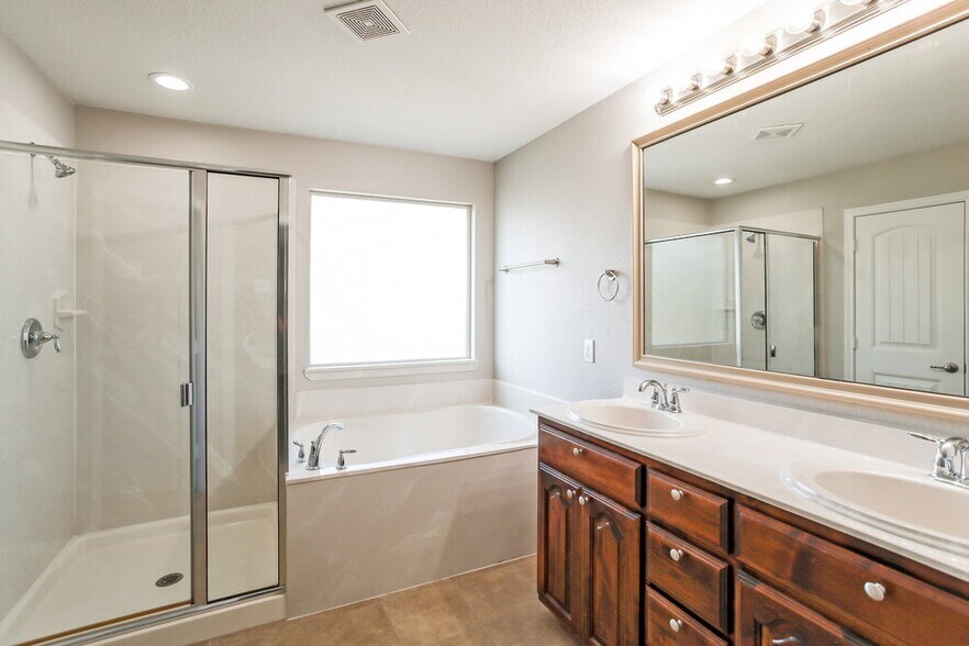 Building Photo - 5053 Britton Ridge Ln