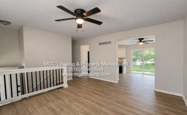 Building Photo - Freshly Renovated & Move-In Ready in Blue Springs