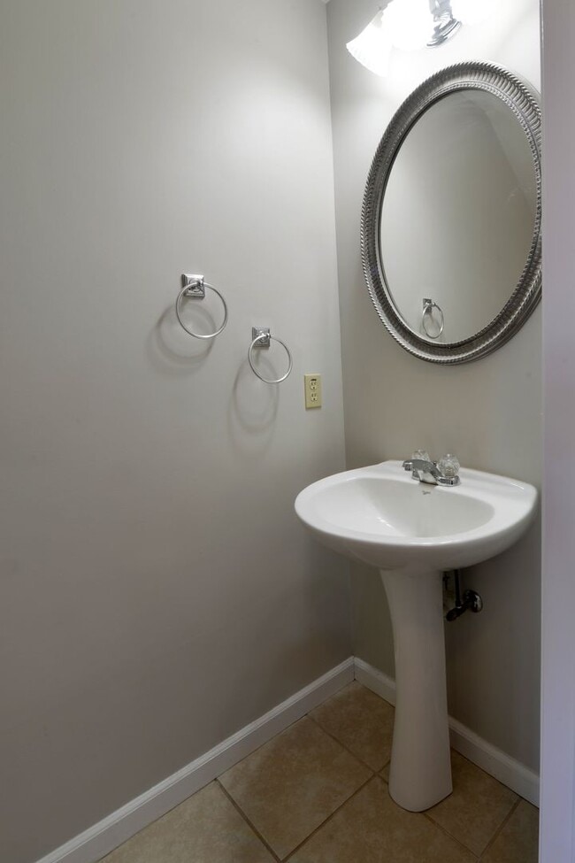 Building Photo - 4939 Heritage Heights Cir