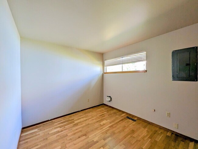 Building Photo - 3Bd/1.5Ba Kenmore House