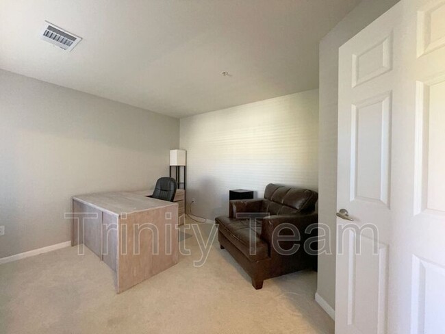 Building Photo - 14167 Sun Blaze Loop