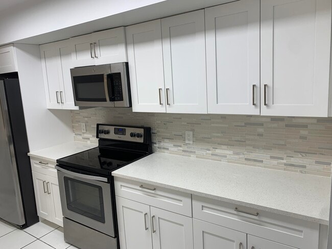 Building Photo - 3026 30th Ln