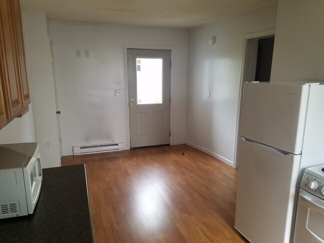 Building Photo - 557 W Church St