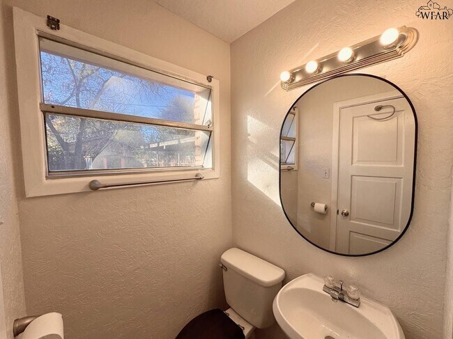 Building Photo - 4200 University Ave