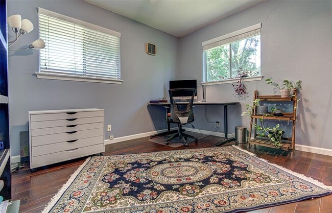 Building Photo - 807 Hill Wood Dr