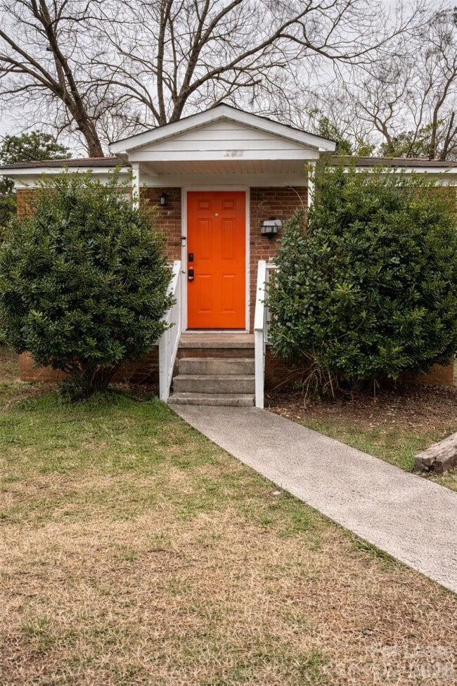 Building Photo - 316 Skyland Ave