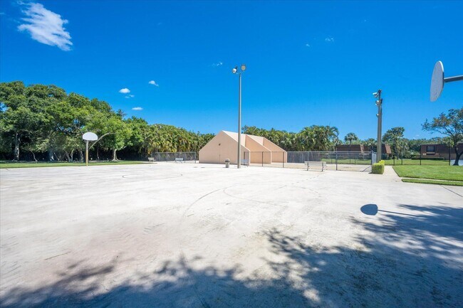 Building Photo - 2320 Saratoga Bay Dr
