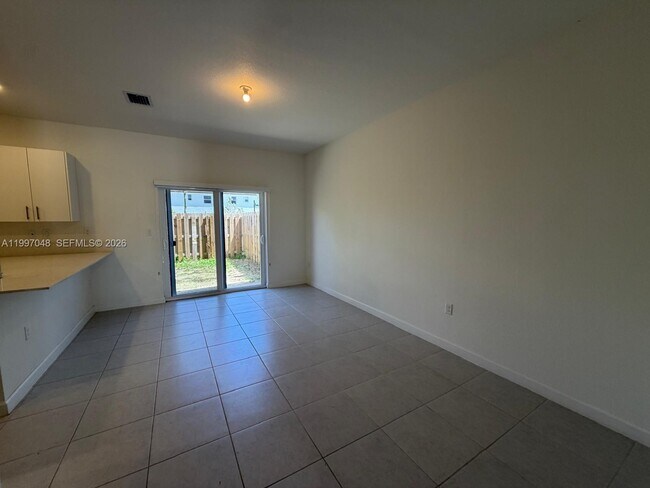 Building Photo - 2659 SE 28th Dr