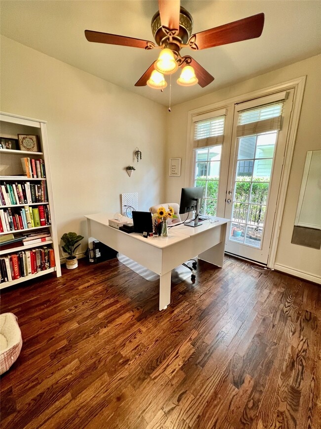 Building Photo - 3255 Maxroy St