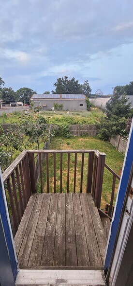 Building Photo - 6 4th Ave