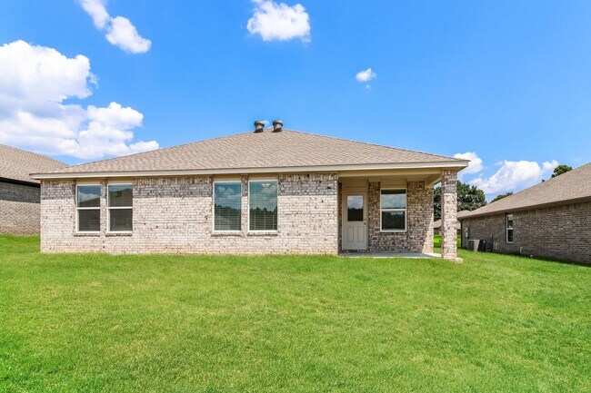 Building Photo - 110 E Fredonia Ct