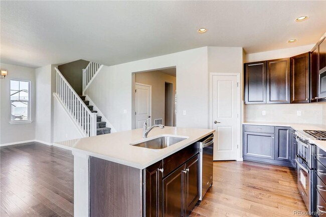 Building Photo - Elegant and spacious home with mountain vi...